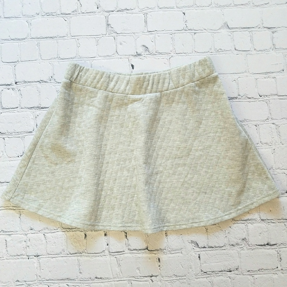 ISSUE Quilted Soft Light Grey Skirt Sz Large